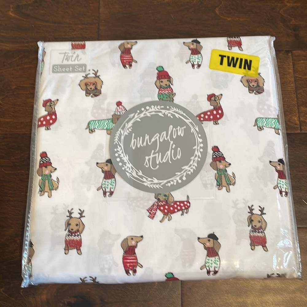New Bungalow Studio Christmas Festive Dogs  Twin Size Sheet Set New